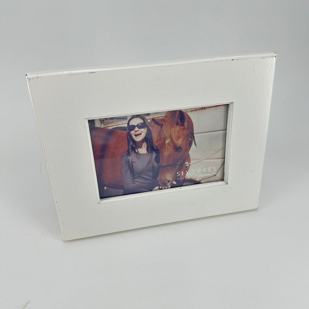 Sixtrees White Wood 4x6 Picture Frame Distressed Farmhouse Tabletop Wall Mount